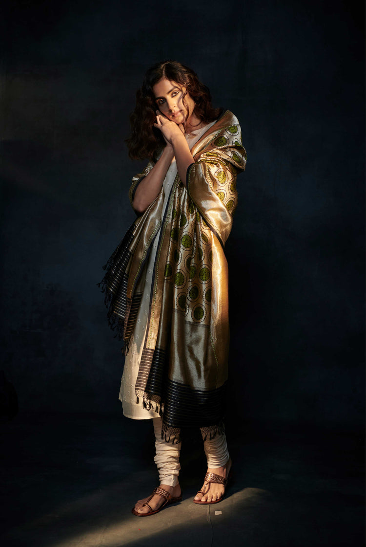 Vasudha (Black)